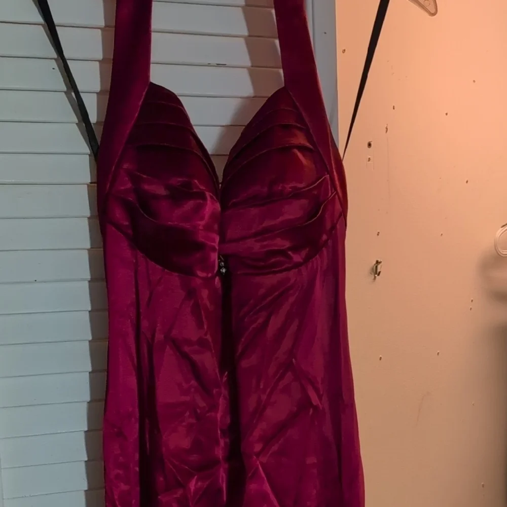Blondie Nites Red Halter Evening Dress - Picture 12 of 16